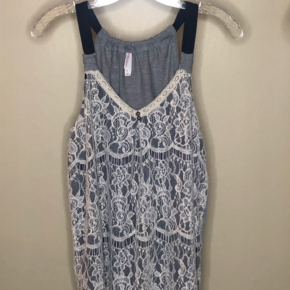 Xhileration lace tank top v neck size M